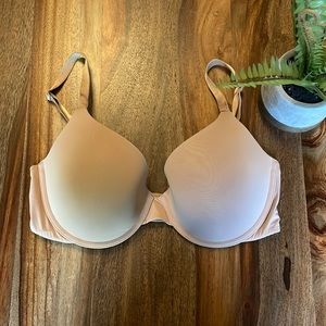 Victoria’s Secret t shirt bra lightly lined